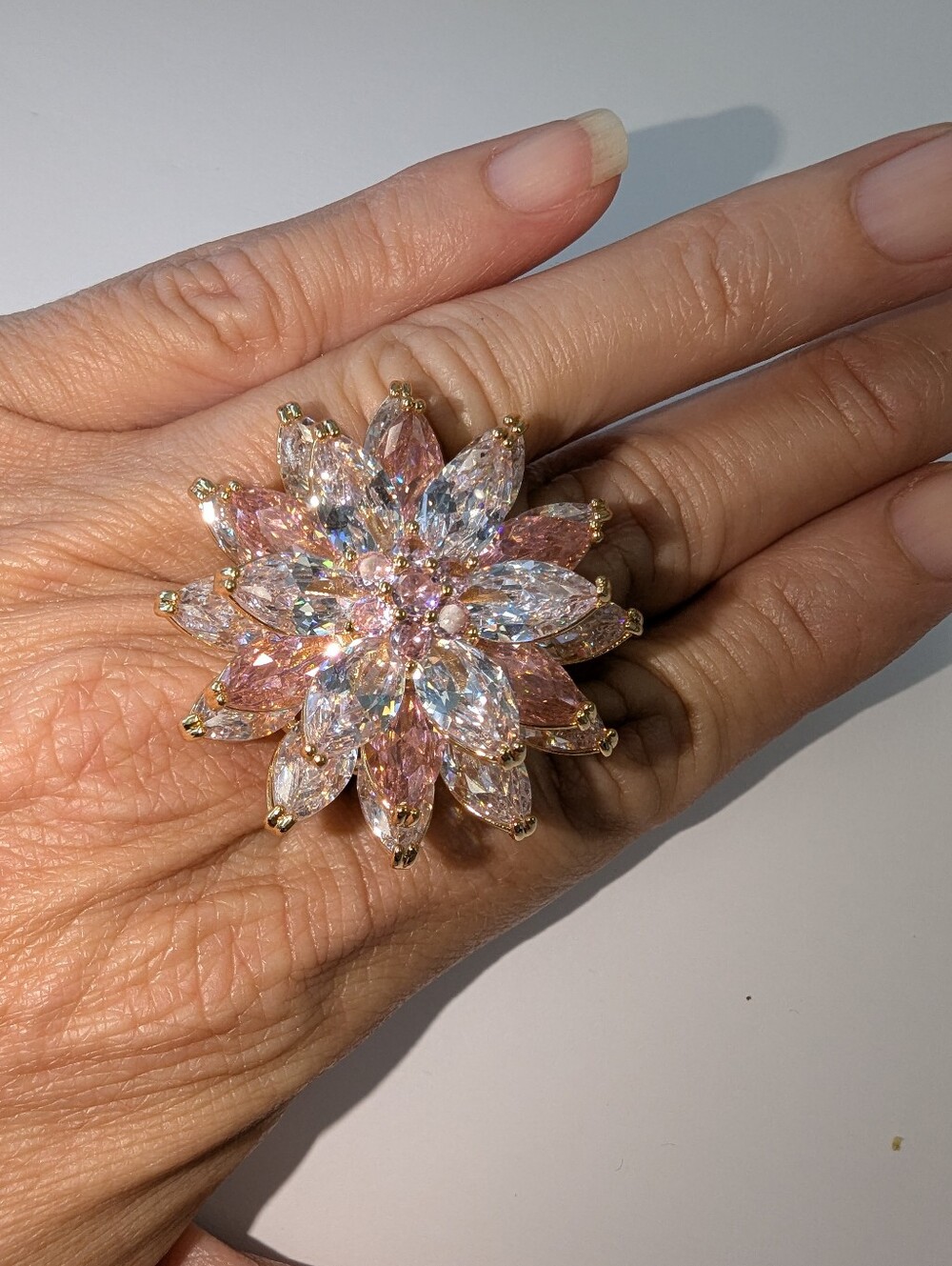 EC GLASS CRYSTAL GOLD TONE RING - Picture 6 of 7